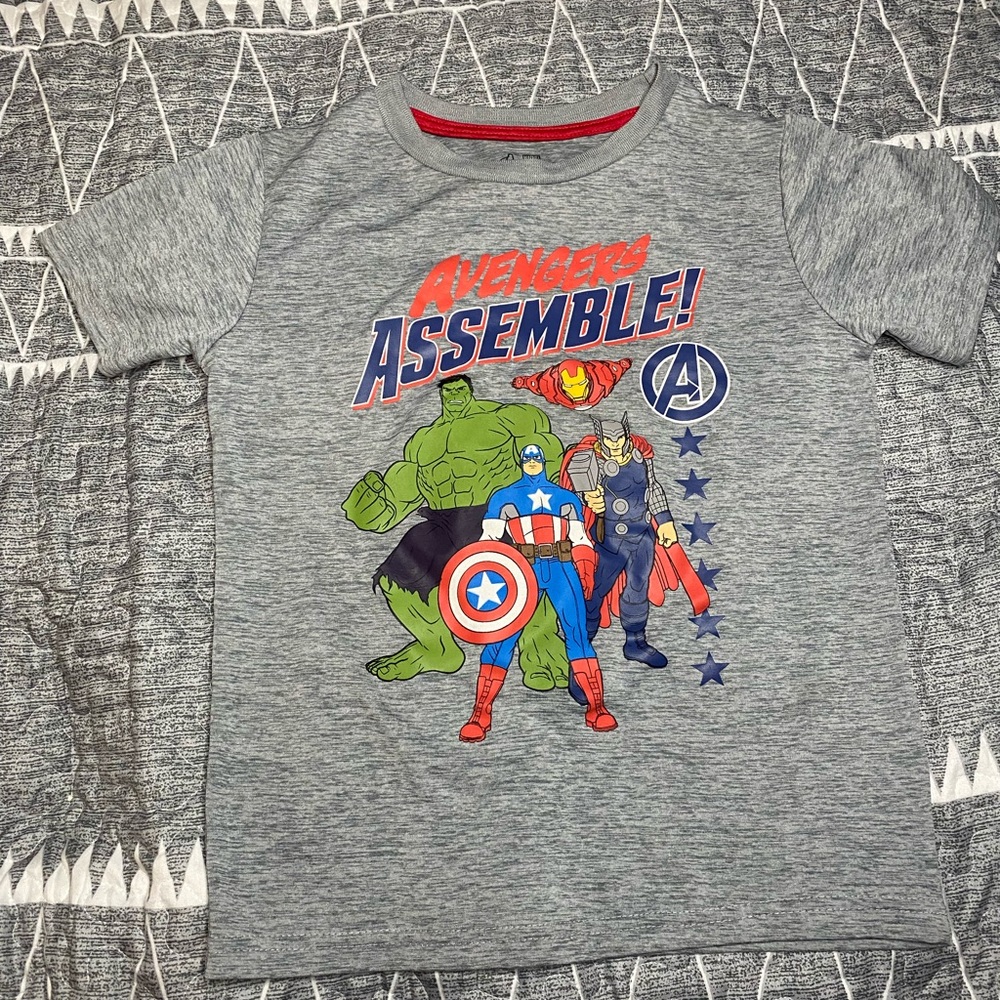 Marvel Avengers Assemble Kids T-Shirt Size 6-Grey T-Shirt